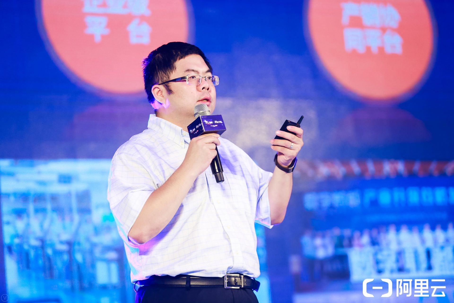 vbox7105_B44A9788_101847_small.JPG