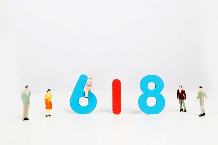 ﶶ618